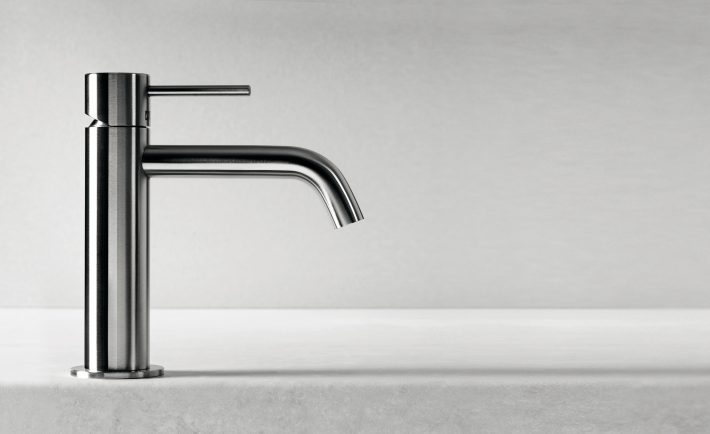 Rubinetto al piano CleoSteel 48 per lavabo, misura M. Finitura Acciaio Inox Spazzolato