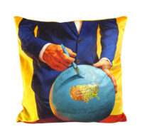 Toiletpaper cushion - Globe - 50 x 50 cm Multicolor Seletti Maurizio Cattelan | Pierpaolo Ferrari