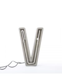 Алуминатни табела светилки - бело писмо V | сива | Seletti BBMDS цемент