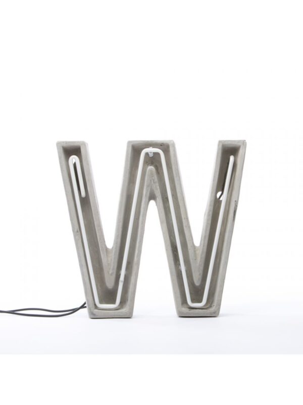 Alphacrete Lampe de table - Lettre blanche W | Gris | Seletti BBMDS Cement