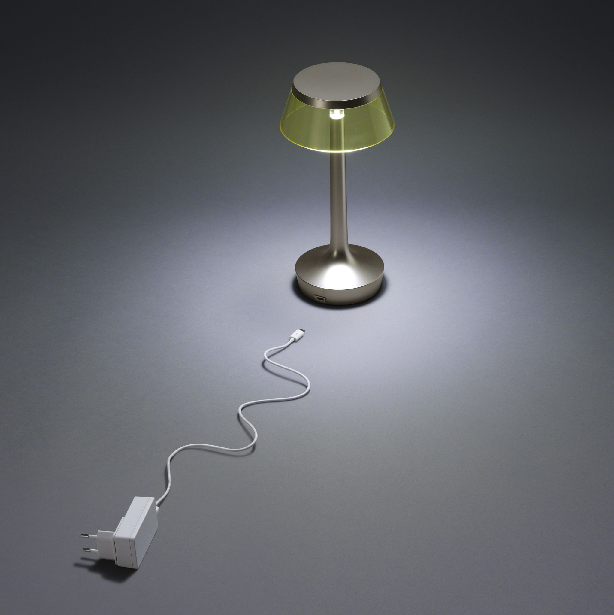 Lampada Da Tavolo Senza Fili Bon Jour Unplugged Led Fum Argento Opaco Design Philippe Starck