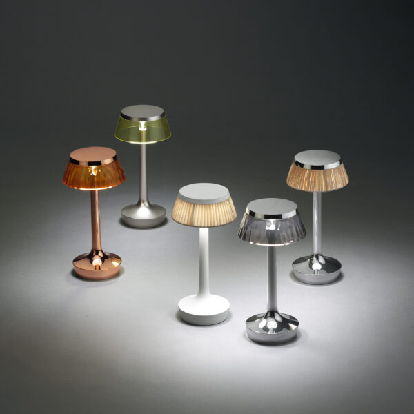 Bon Jourアンプラグドワイヤレステーブルランプ-/透明LED | Flos Opaque Silver Philippe Starck