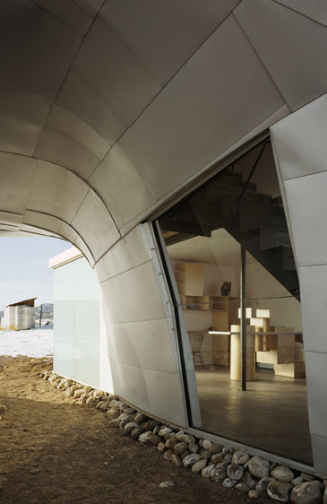 "Monolithic" metal house in the desert, by Steven Holl