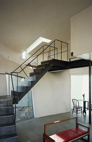 "Monolithic" metal house in the desert, by Steven Holl