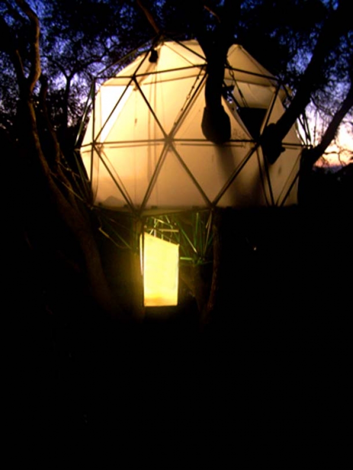 Natural-Sustainability-treehouse-At-Night