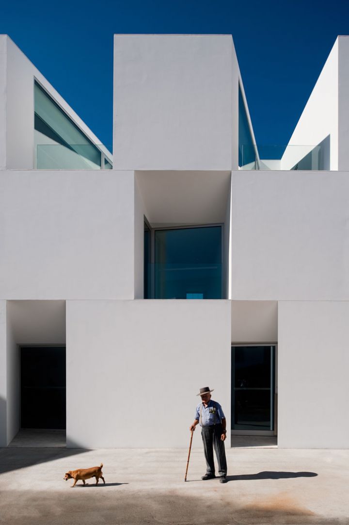 ALCACER-DO-SAL-FORM-by-Aires-Mateus-architects-photo-Fernando-and-Sergio-Guerra-yatzer-2