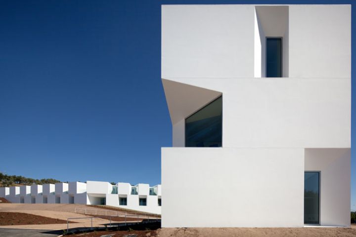 ALCACER-DO-SAL-FORM-by-Aires-Mateus-architects-photo-Fernando-and-Sergio-War-Yatzer-26