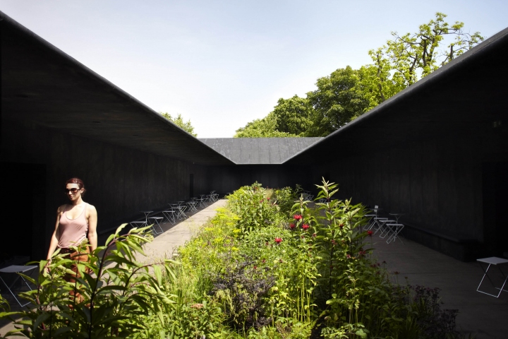 07_Peter_Zumthor_Serpentine_Gallery_Pavilion_2011