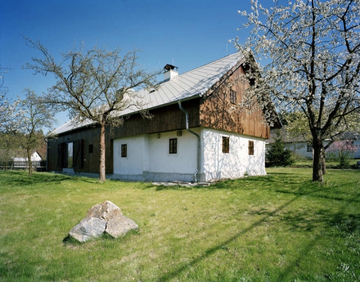 vo-a_cottage_in_tupadly_02