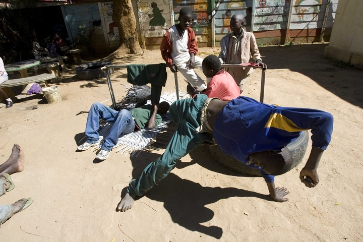 29_Emanuele_Spano_Zimbabwian_Children_on_Street