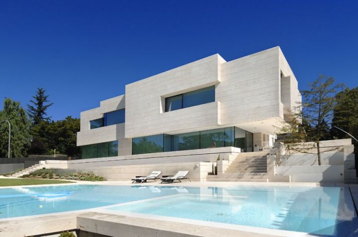 House-in-Las-Rozas-02-750x497