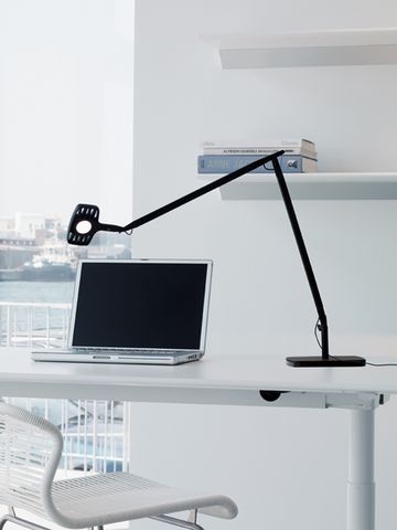 table lamp led eight watts of luceplan designed by alberto meda and Paolo Rizzatto 06