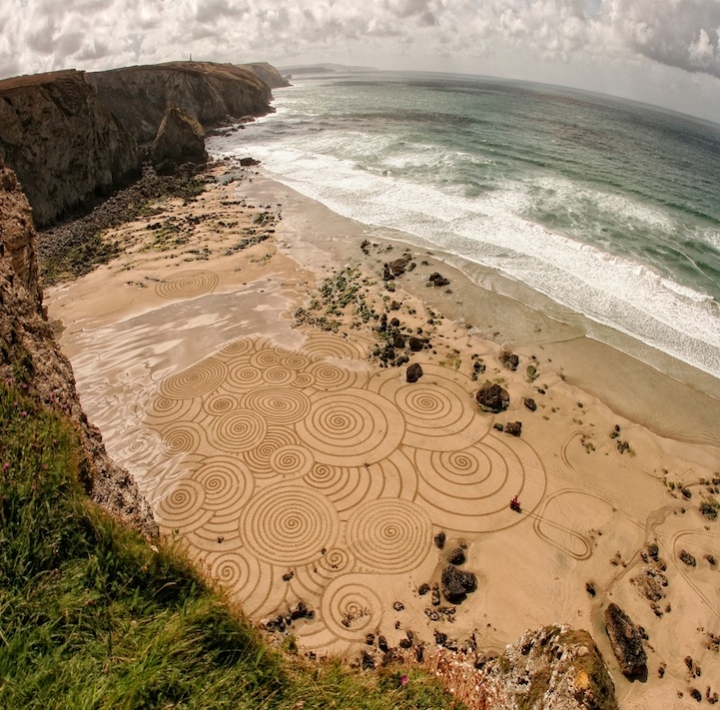 Tony drawings on sand 09