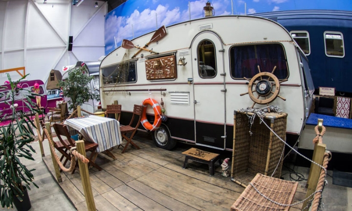 basecamp-an-indoor-vintage-campground-hostel-09