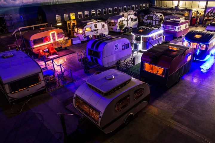 basecamp-an-Indoor-vintage-Campingplatz-Herberge 02