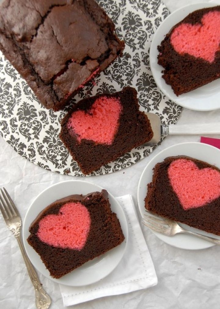 Dolci di San Valentino un plumcake con un cuore dentro 02