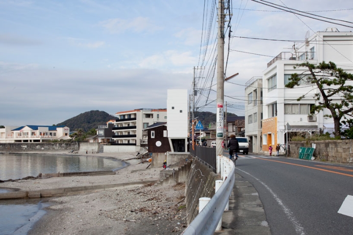 Yasutaka-Yoshimura-arkitek-tingkap rumah Designboom-08