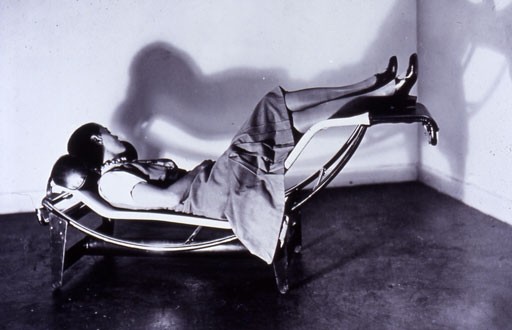 A cadeira Chaise Longue Le Corbusier Pierre Janneret Charlotte Perriand