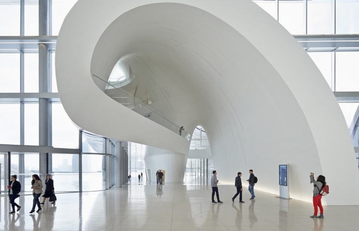 Heydar Aliyev-Center Zaha Hadid Social Design Magazin-17