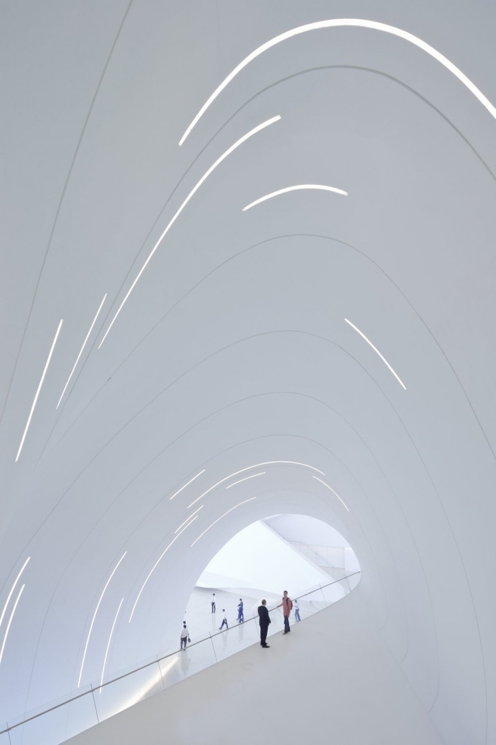 Heydar Aliyev Pusat Zaha Hadid sosial Design Magazine-18