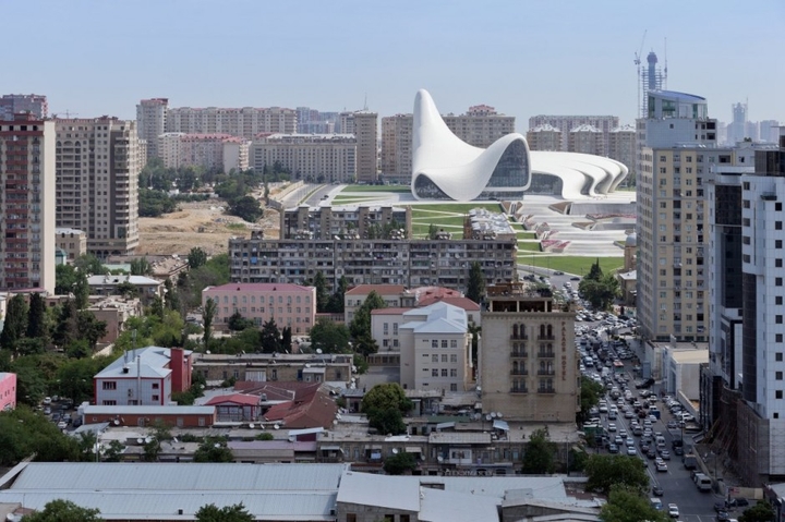 Heydar Aliyev Centro de Zaha Hadid diseño social de la revista-26