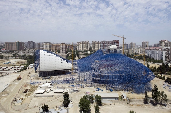 Heydar Aliyev Centro de Zaha Hadid diseño social de la revista-34