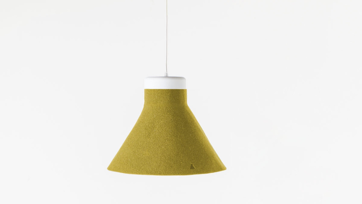 1200x679 incampana-pendant-lampu kuning-merasa