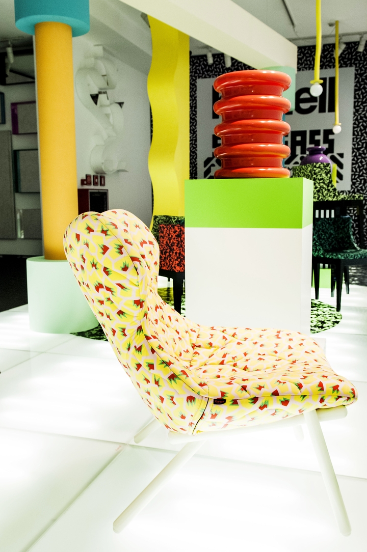 Kartell идет Sottsass социального проектирования журнал 18