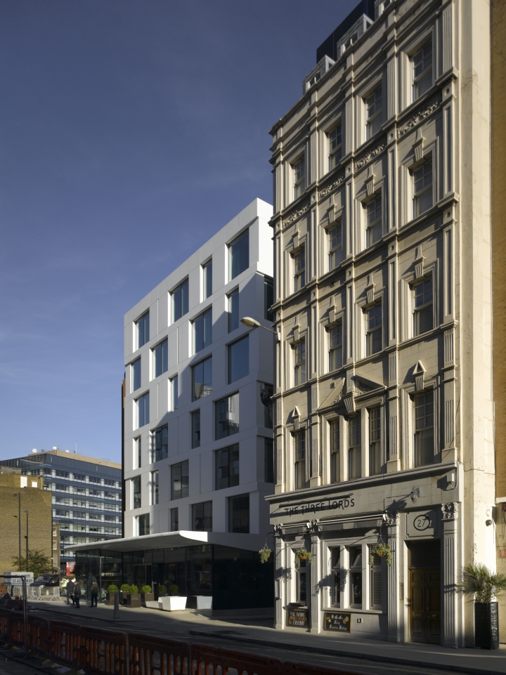 MackayPartners-MotelOne-CorianFacade-min02B sosyal magazin konsepsyon