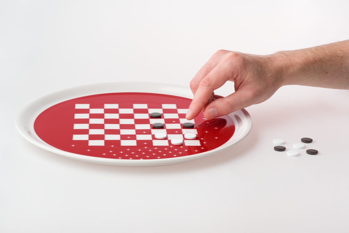 “Eat & Play” gadget plate design Paolo Benevelli 01