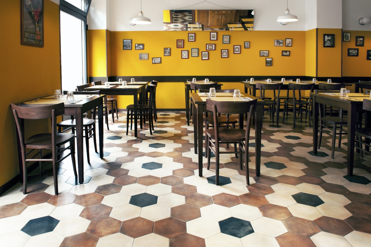 Restaurant Tripes à Milan, ancien restaurant scolaire design intérieur 14 millésime