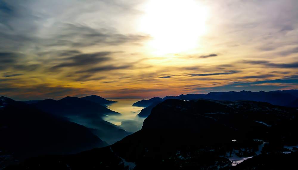 tramonto-su-mare-di-nebbia