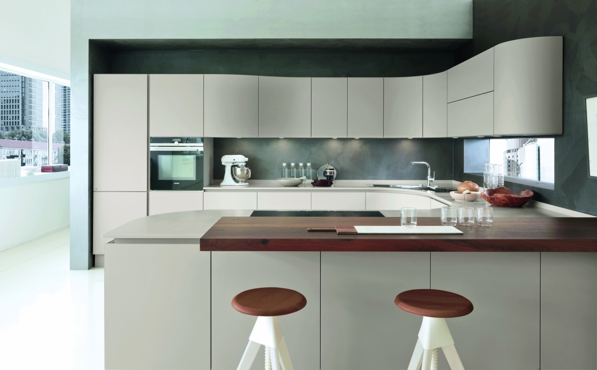 Cucina Artica di Pedini con piano in Hi-Macs