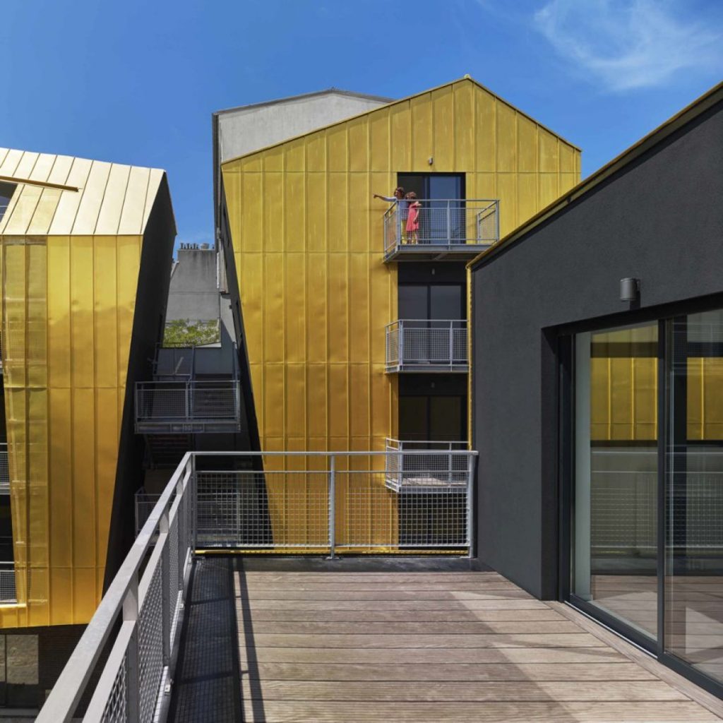 A Parigi un cortile urbano condiviso rivestito d'oro