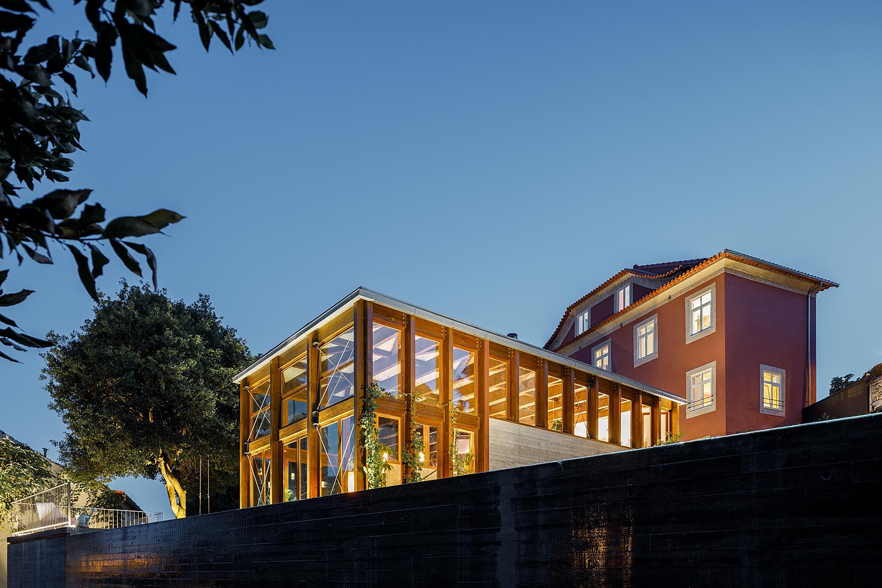 Ampliamento in RUA DO GÓLGOTA, PORTO – FLORET ARQUITECTURA