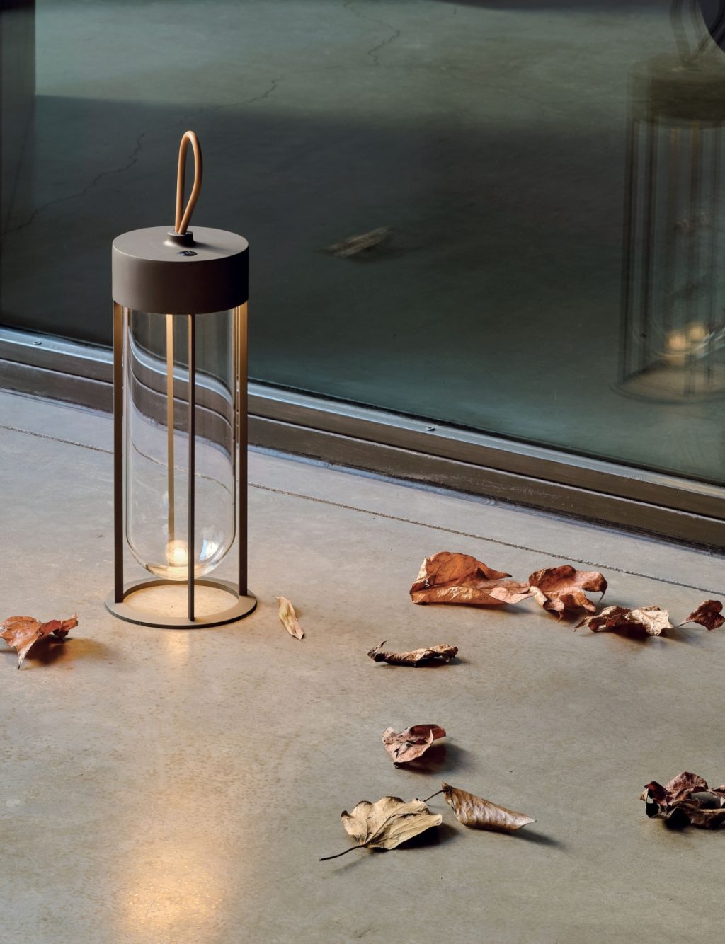 lampada da tavolo senza fili In Vitro Unplugged, Philippe Starck per FLOS