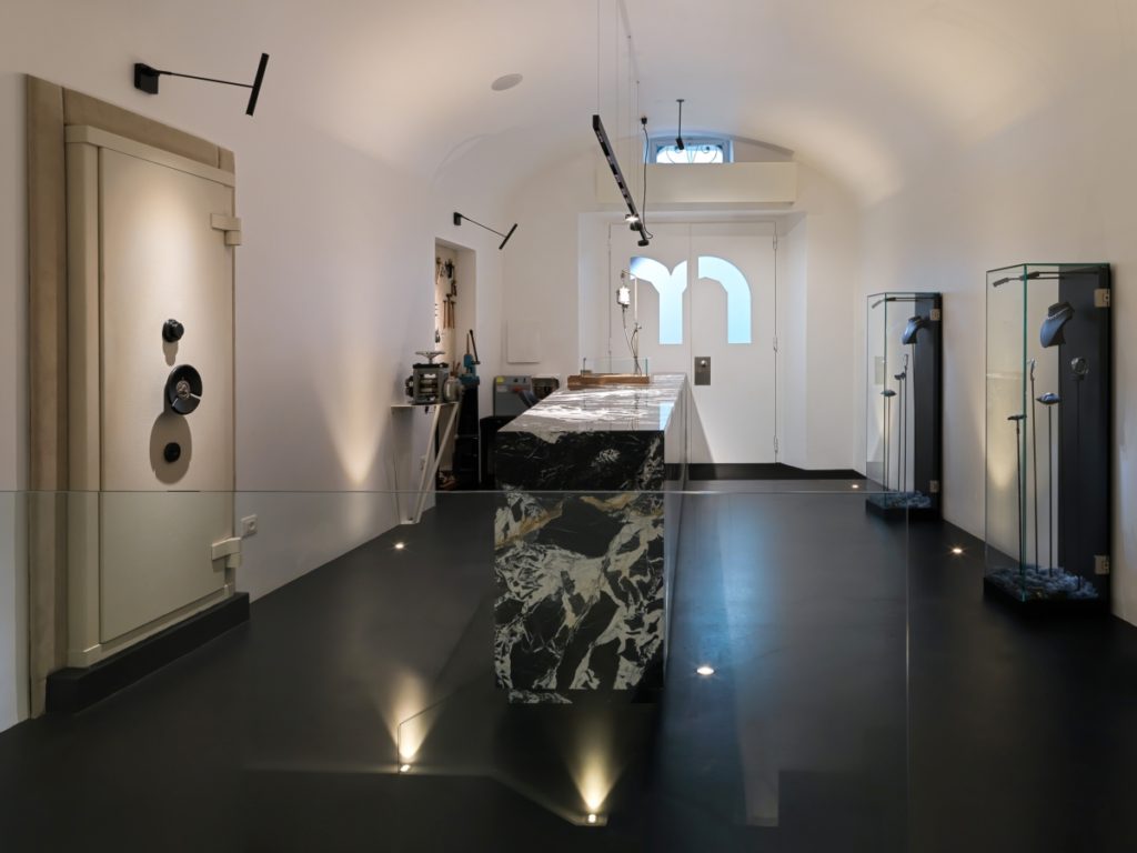Minéral, atelier de joaillerie - Daniele Della Porta tél. Gaetano del Mauro
