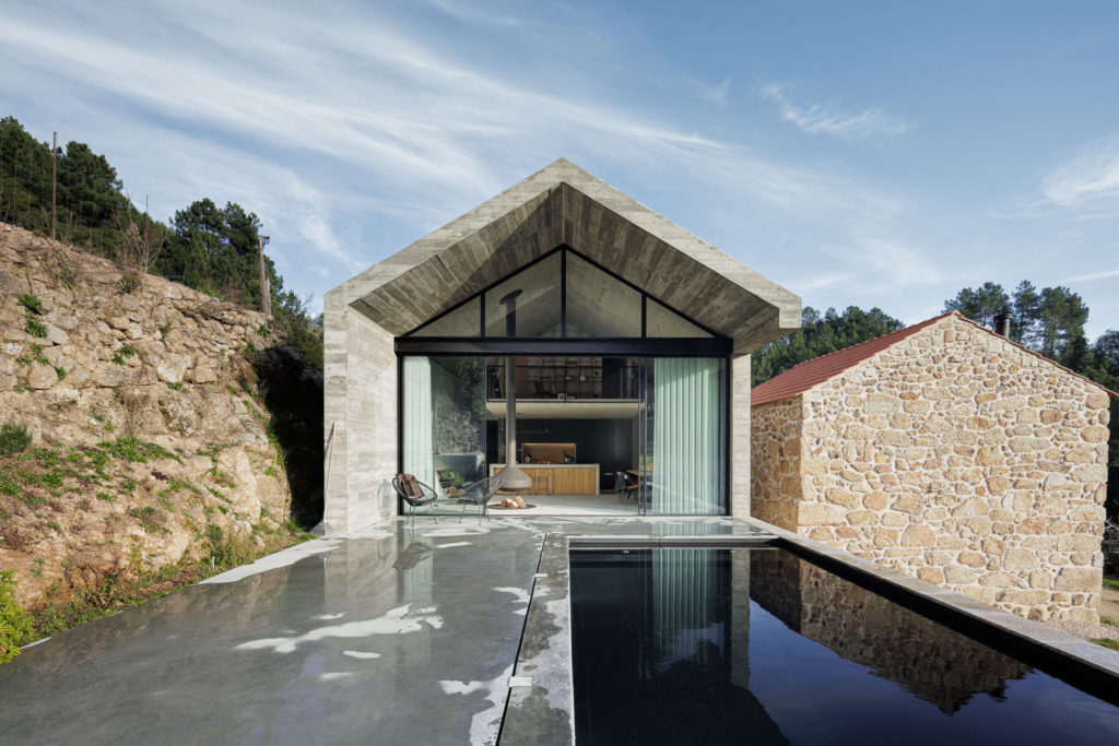 Una combinación de elementos contemporáneos y tradicionales Casa NaMora Filipe Pina David Bilo arquitects créditos fotográficos Ivo Tavares
