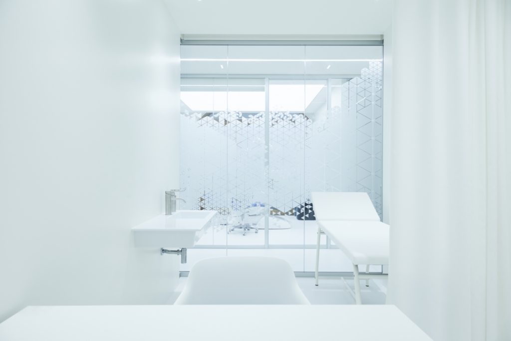 White purity and elegance. FQ Boutique Dental. Studio Svetti Architecture