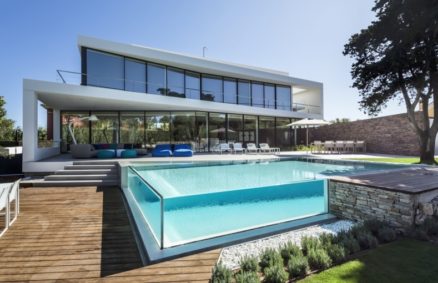 HIMACS Cool Blue Villa di Marbella oleh DV Architects Culimaat TA A