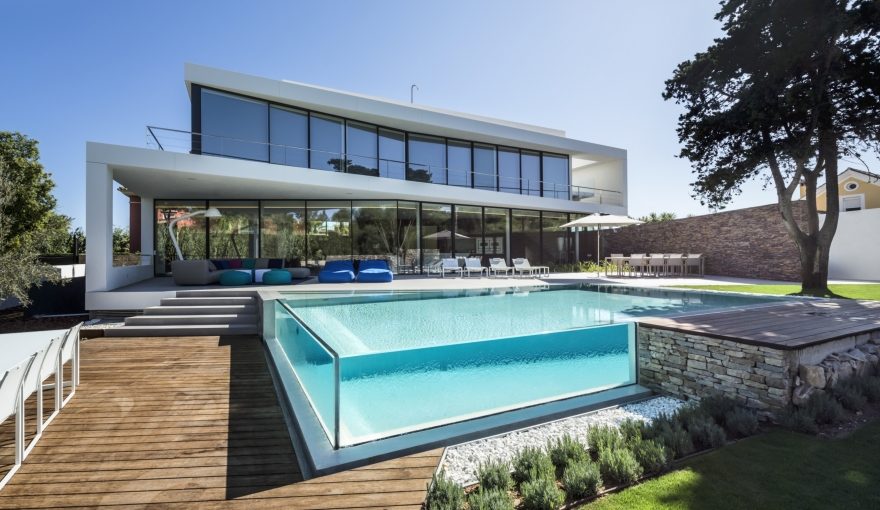 HIMACS Cool Blue Villa en Marbella por DV Architects Culimaat TA A
