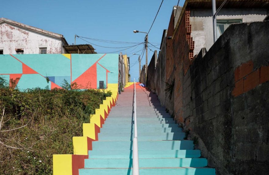 Инклузивни простори за патеките на заедницата Escadinhas. Архитектурите на Пауло Мореира со Веркрон. Студио Ph Ivo Tavares
