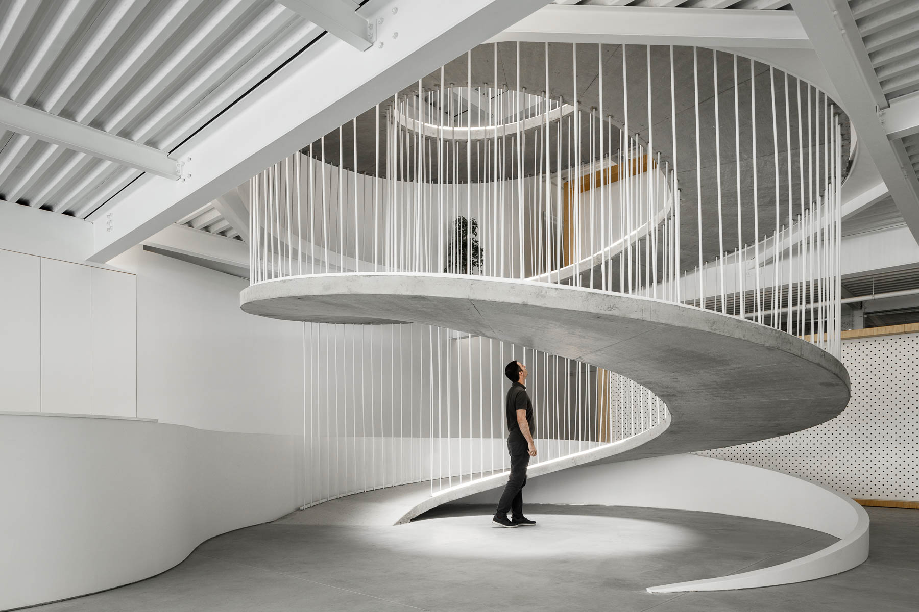 Tra luce naturale e flessibilità: il progetto di PAULO MERLINI architects per la nuova sede di EGOI+CLAVEL’S KITCHEN