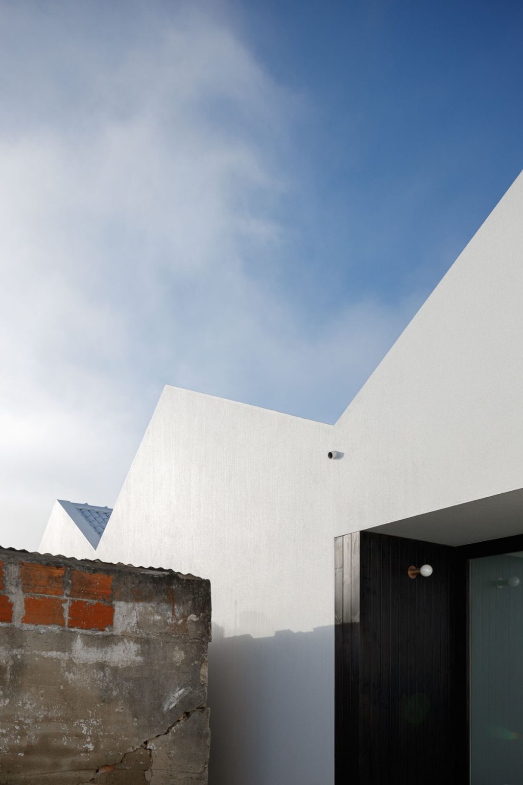 Une retraite à la maison confortable à Sta Joana. architectes NU.MA. Studio Ph Ivo Tavares