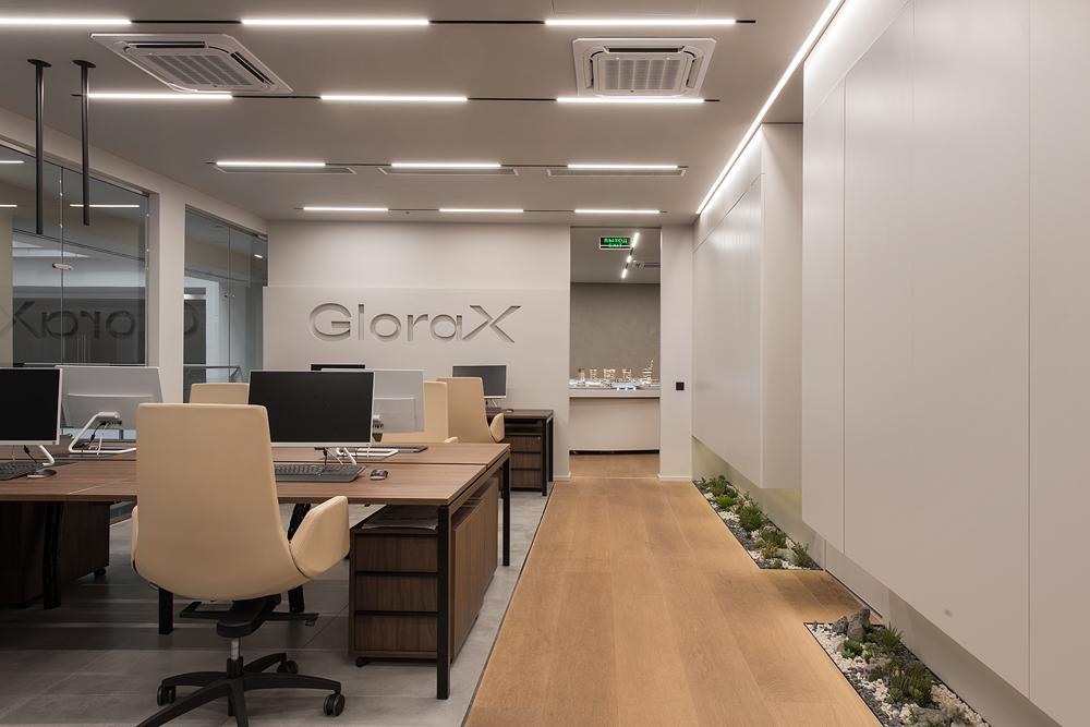 ミニマリズムと快適さが調和した新しい GloraX オフィス。 アーチポイント スタジオ