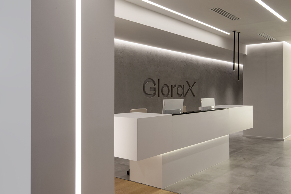 Harmonie entre minimalisme et confort le nouveau bureau GloraX. Studio Archpoint