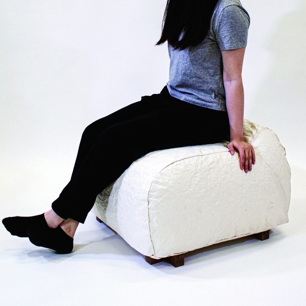 Marshmallow-Papiersitz, entworfen von Yiran Li. Papier wird zum Sitzerlebnis