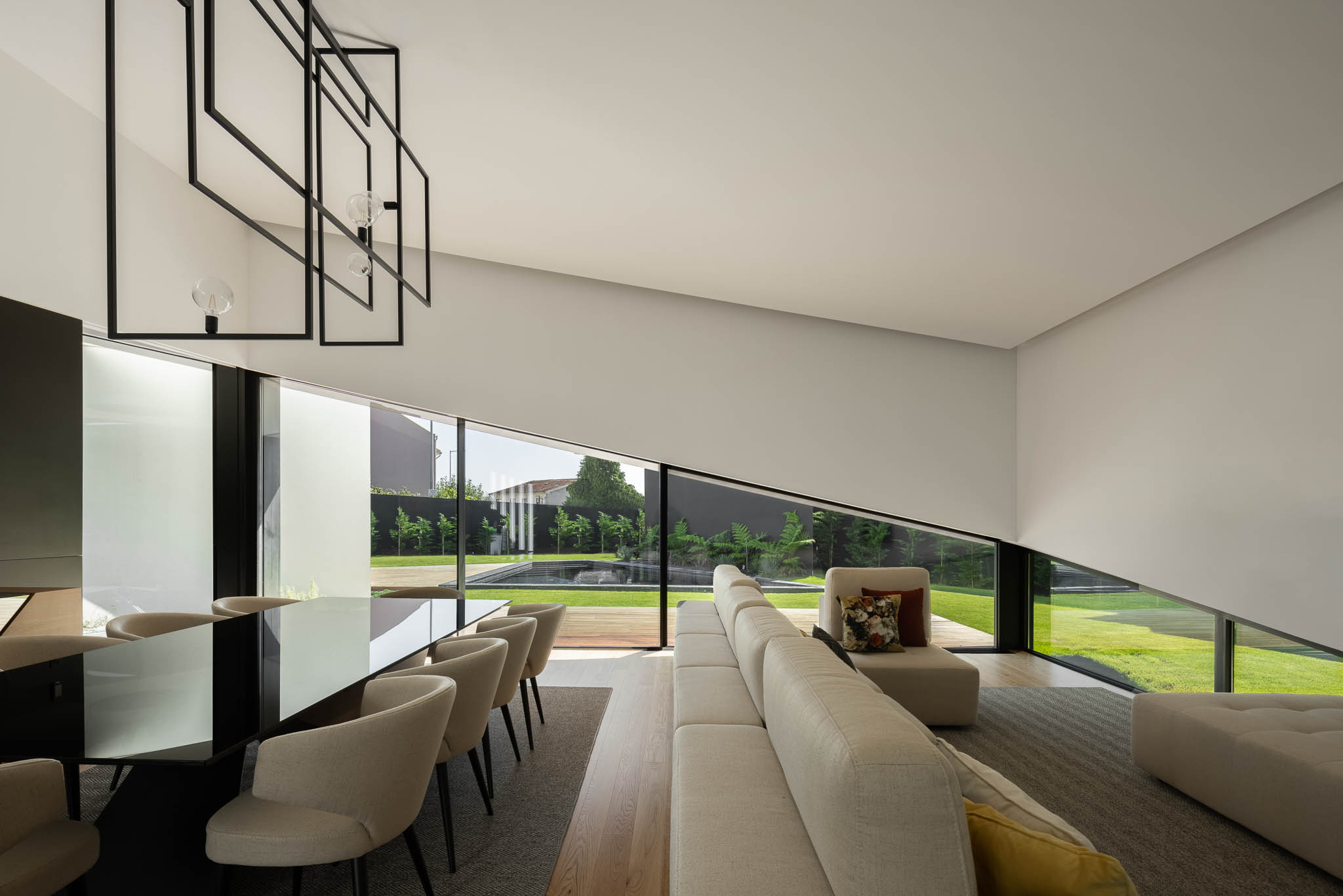 TILT house: L’eleganza dinamica dell’architettura contemporanea
