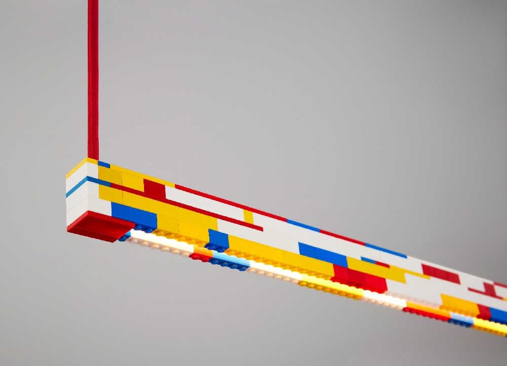 verspieltes und emotionales Design. LEGO Linearleuchte von Ambience Studio. BildnachweisBen Glezer