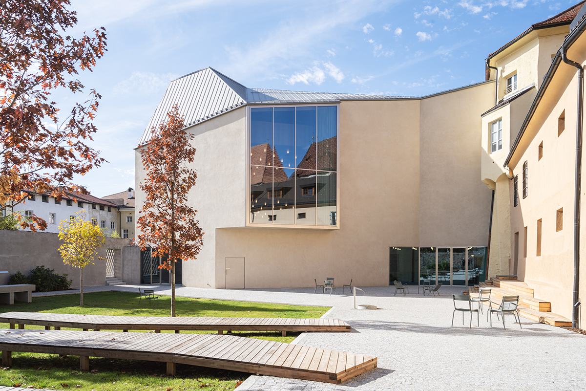 La Biblioteca Civica di Bressanone: Dove l’antico incontra il contemporaneo per promuovere la cultura